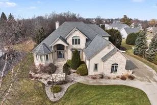 15245 W Woodland Dr, New Berlin, WI 53151 - Photo 3