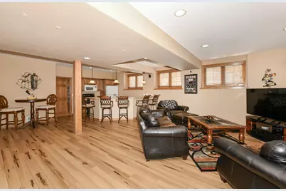 15245 W Woodland Dr, New Berlin, WI 53151 - Photo 41