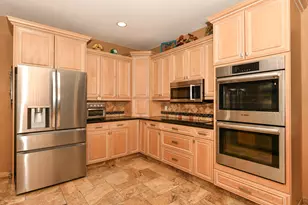 15245 W Woodland Dr, New Berlin, WI 53151 - Photo 19