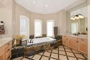 15245 W Woodland Dr, New Berlin, WI 53151 - Photo 27