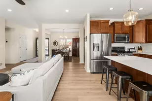 W207N17393 Parkview Dr, Jackson, WI 53037 - Photo 9