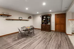 W207N17393 Parkview Dr, Jackson, WI 53037 - Photo 35