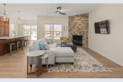 W207N17393  Parkview Dr, Jackson, WI 53037 - Photo 7