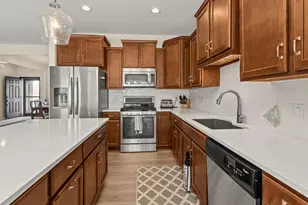 W207N17393 Parkview Dr, Jackson, WI 53037 - Photo 11