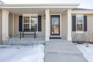 W207N17393 Parkview Dr, Jackson, WI 53037 - Photo 3