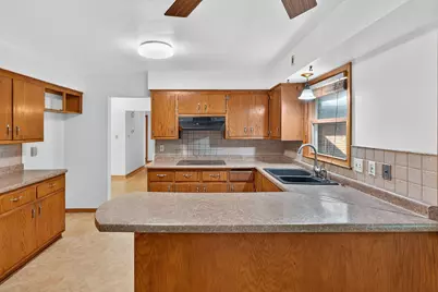 4472 N 104th St, Wauwatosa, WI 53225 - Photo 9