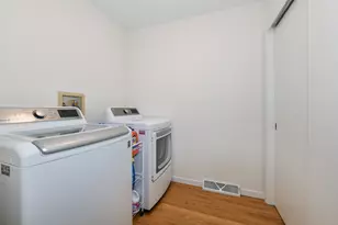 909 Bay View Cir, Mukwonago, WI 53149 - Photo 25