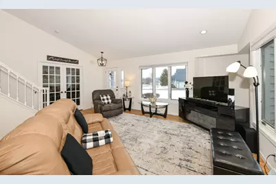 909  Bay View Cir, Mukwonago, WI 53149 - Photo 7