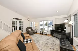 909 Bay View Cir, Mukwonago, WI 53149 - Photo 7