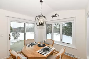 909 Bay View Cir, Mukwonago, WI 53149 - Photo 11