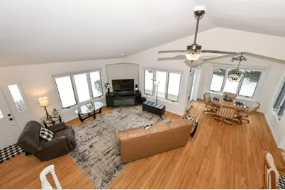 909  Bay View Cir, Mukwonago, WI 53149 - Photo 9