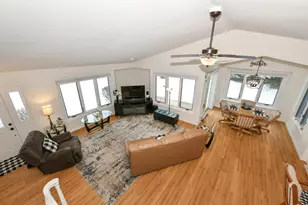 909 Bay View Cir, Mukwonago, WI 53149 - Photo 9