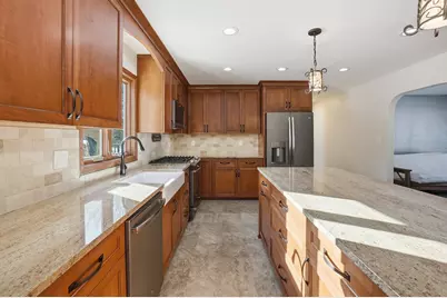 1746  Malibu Dr, Cedarburg, WI 53012 - Photo 11