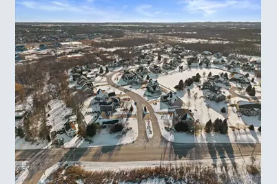 W243N2792  Creekside Dr, Pewaukee, WI 53072 - Photo 39