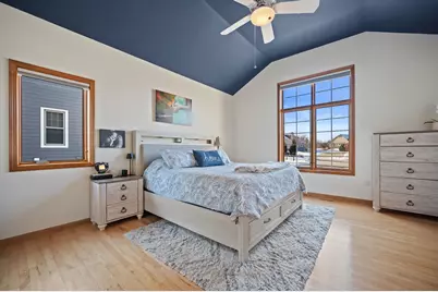 W243N2792  Creekside Dr, Pewaukee, WI 53072 - Photo 15