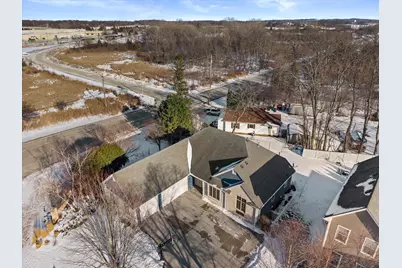 W243N2792  Creekside Dr, Pewaukee, WI 53072 - Photo 3