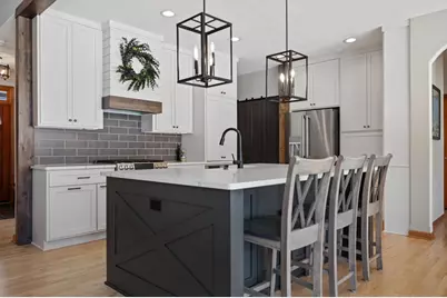 W243N2792  Creekside Dr, Pewaukee, WI 53072 - Photo 7