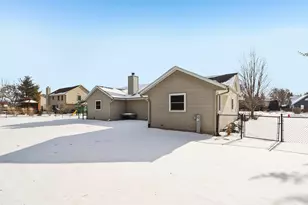 N73W15968 Alpine Ln, Menomonee Falls, WI 53051 - Photo 21
