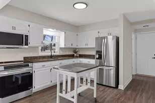 104 W Stoney Ridge Way, Saukville, WI 53080 - Photo 7