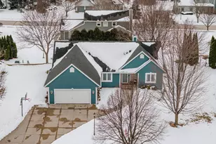 1118 Riverwalk Ct, Pewaukee, WI 53072 - Photo 11