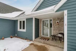 1118 Riverwalk Ct, Pewaukee, WI 53072 - Photo 5