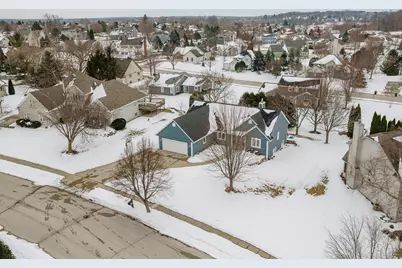 1118  Riverwalk Ct, Pewaukee, WI 53072 - Photo 9