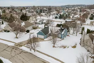 1118 Riverwalk Ct, Pewaukee, WI 53072 - Photo 9