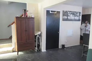 6602 W Mill Rd, Milwaukee, WI 53218 - Photo 9