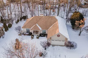 S79W19238 River Oaks Ct, Muskego, WI 53150 - Photo 3