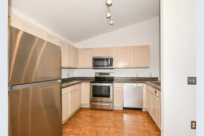 4740 S Forest Point Blvd, New Berlin, WI 53151 - Photo 9