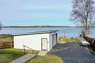 2225 Lakeshore Dr, Racine, WI 53139 - Photo 43