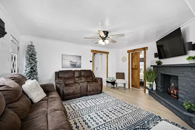 2225  Lakeshore Dr, Racine, WI 53139 - Photo 17