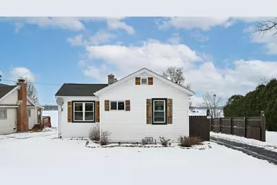 2225  Lakeshore Dr, Racine, WI 53139 - Photo 3