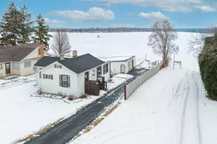 2225 Lakeshore Dr, Racine, WI 53139 - Photo 29