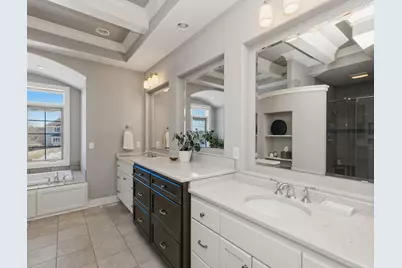 13675 N Legacy Hills Dr, Mequon, WI 53097 - Photo 11