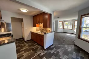 909 College Ave, Racine, WI 53403 - Photo 3