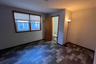 909 College Ave, Racine, WI 53403 - Photo 11