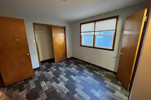 909 College Ave, Racine, WI 53403 - Photo 13