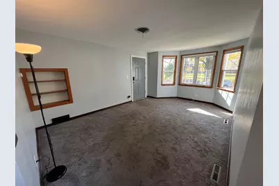 909  College Ave, Racine, WI 53403 - Photo 9