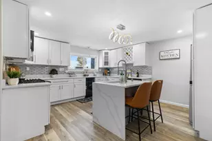 6352 N 104th St, Milwaukee, WI 53225 - Photo 5