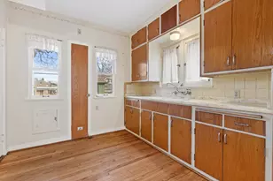 2408 N 73rd St, Wauwatosa, WI 53213 - Photo 17