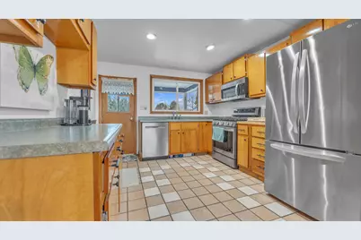 615 E Washington Ave, Cleveland, WI 53015 - Photo 5