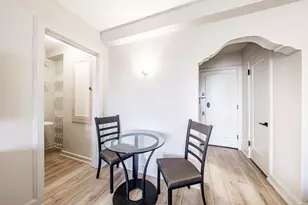 1028 E Juneau Ave, Milwaukee, WI 53202 - Photo 11