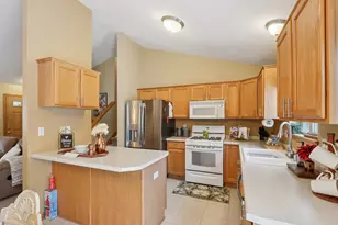 W142N9935 Amber Dr, Germantown, WI 53022 - Photo 11