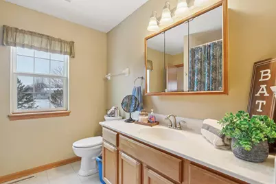 W142N9935  Amber Dr, Germantown, WI 53022 - Photo 21