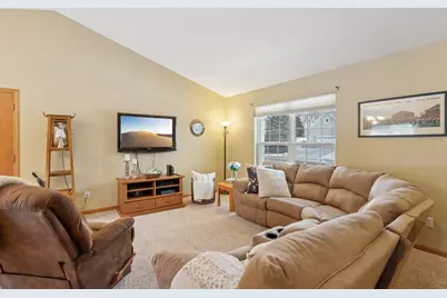 W142N9935  Amber Dr, Germantown, WI 53022 - Photo 5