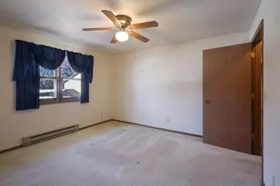 910 E Cedar Ave, Manitowoc, WI 54220 - Photo 17