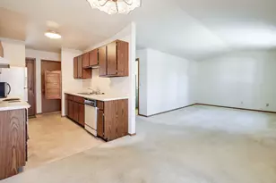 910 E Cedar Ave, Manitowoc, WI 54220 - Photo 11