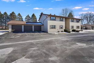 910 E Cedar Ave, Manitowoc, WI 54220 - Photo 1