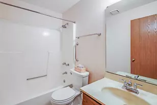 910 E Cedar Ave, Manitowoc, WI 54220 - Photo 23